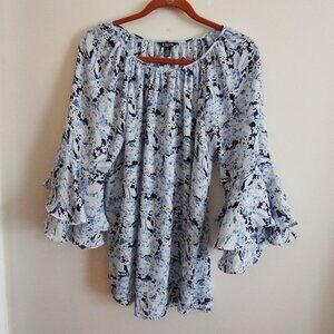 NWOT CHAPS Blue/White Floral Print Tiered Sleeve Top L